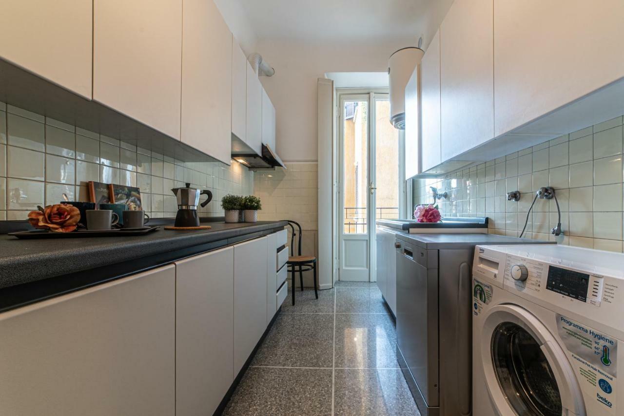 Joivy Sophisticated 3-Bed Flat With Desk Apartment Милано Екстериор снимка