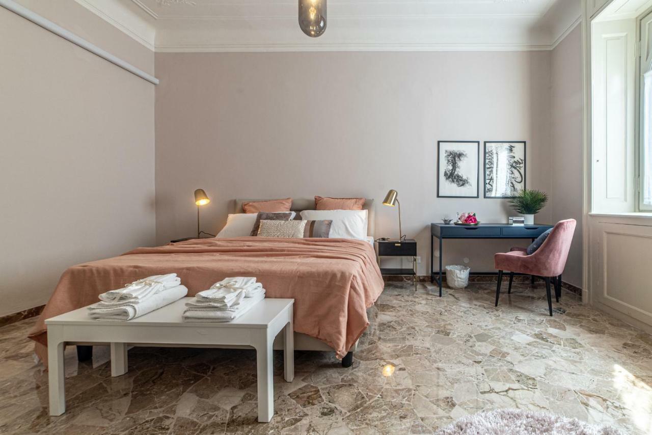 Joivy Sophisticated 3-Bed Flat With Desk Apartment Милано Екстериор снимка